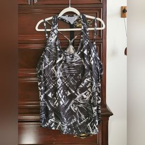 Old Navy (2 pieces) matching tank and sports bra XXL black and white pattern